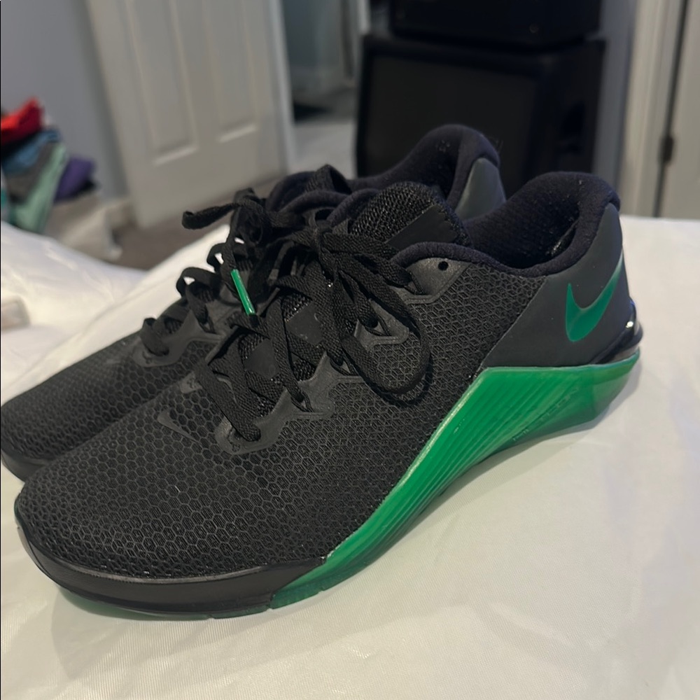 Nike invictis  CrossFit sneaker  Athletic Shoes men’s 7.5 or women’s 9 like new